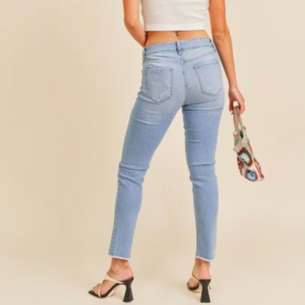 ❌SOLD OUT❌ JUST BLACK DENIM MID RISE SLIT HEM SKINNY JEANS - Picture 3 of 3